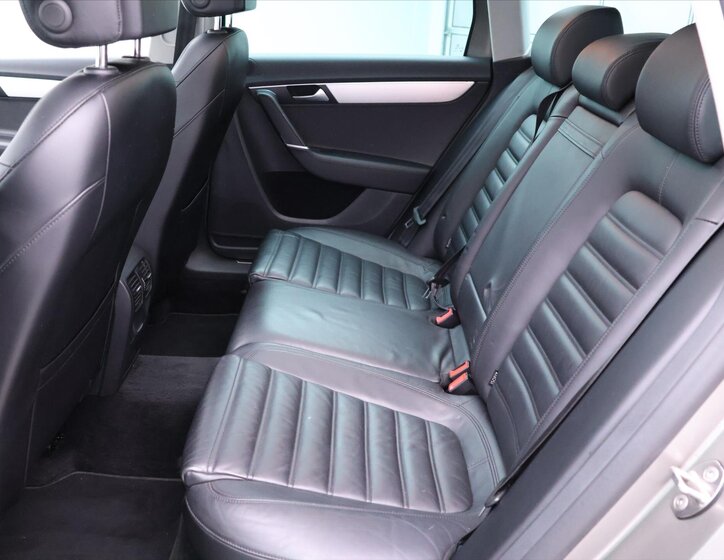 Volkswagen Passat Kombi 1,6 l 77 kw