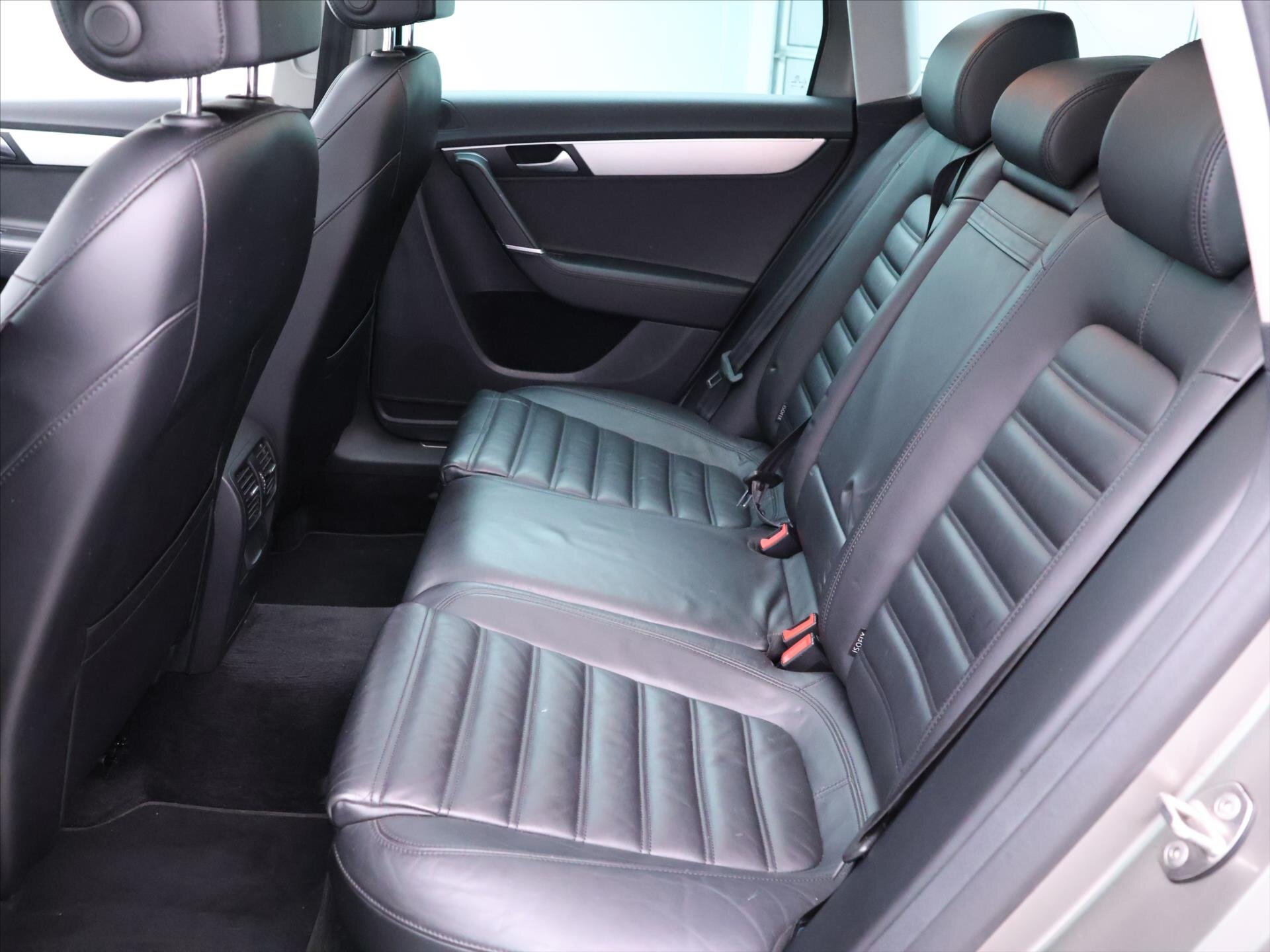 Volkswagen Passat Kombi 1,6 l 77 kw