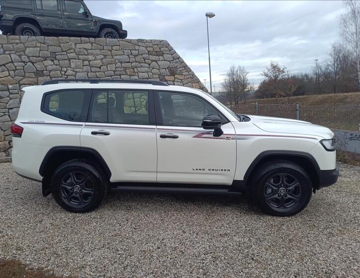 Toyota Land Cruiser 8