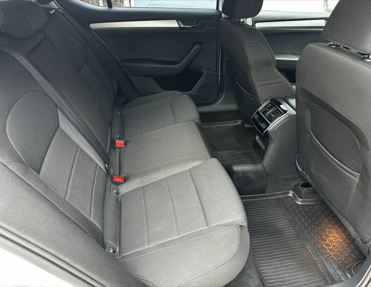 Škoda Superb Sedan / Limuzína 2,0 l 110 kw