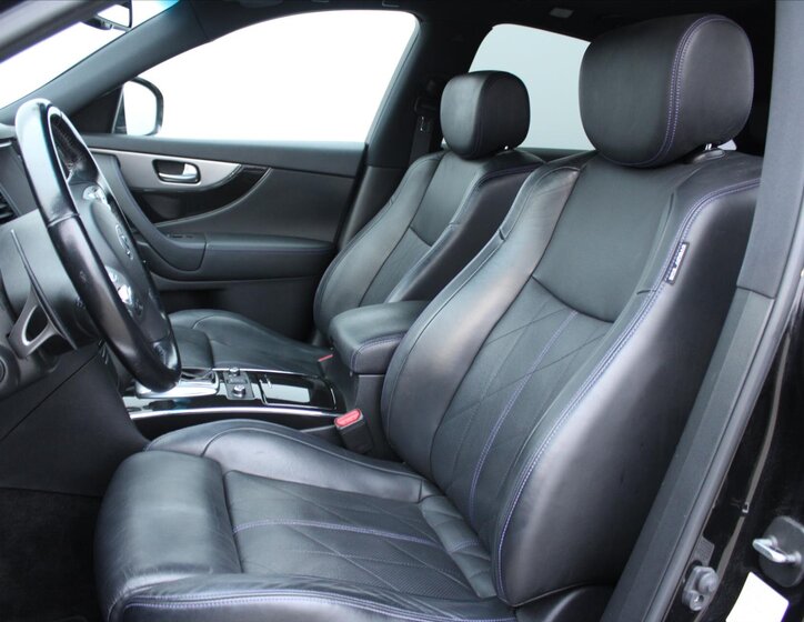 Infiniti QX70 SUV 3,0 l 175 kw