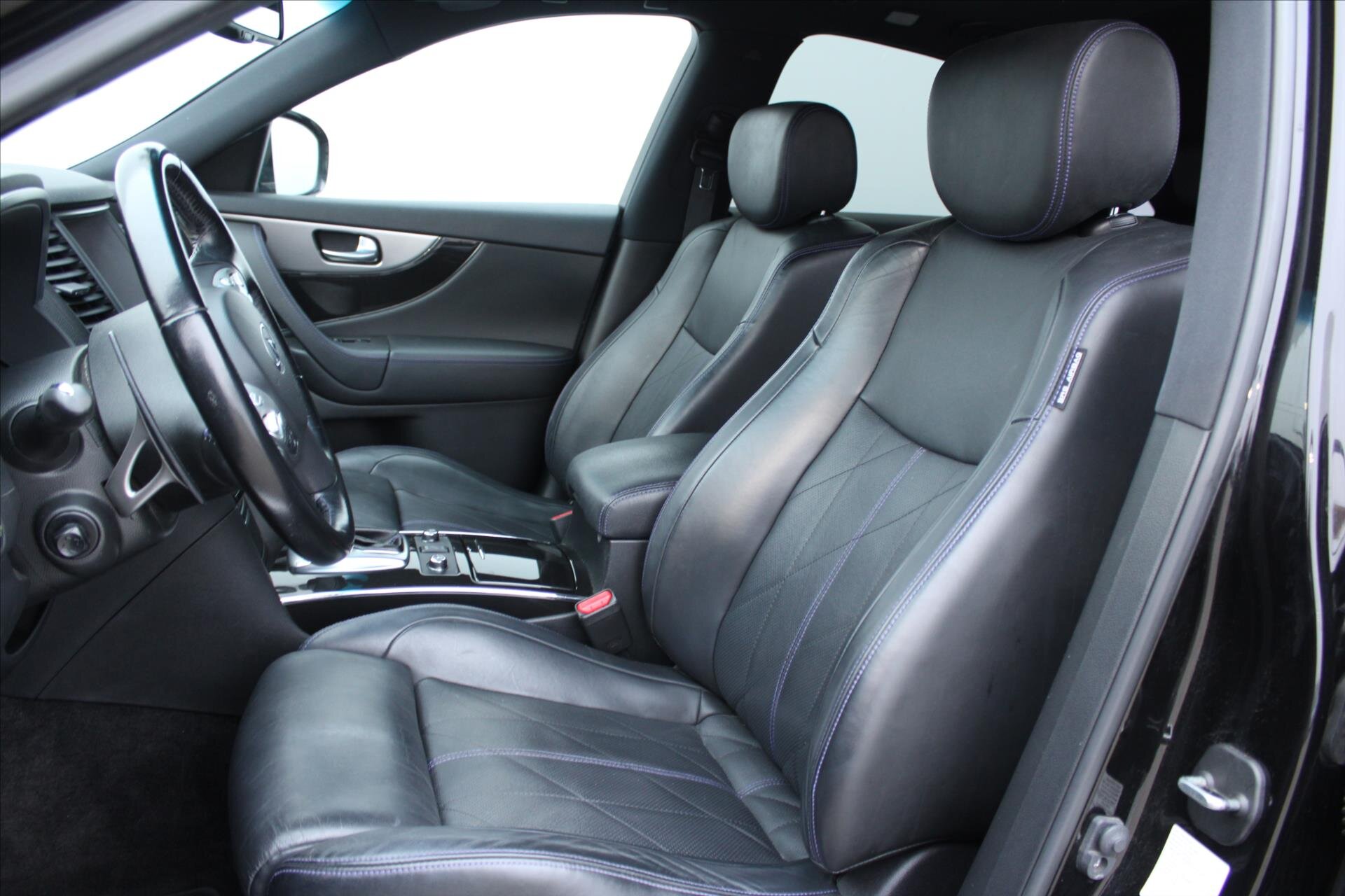 Infiniti QX70 SUV 3,0 l 175 kw