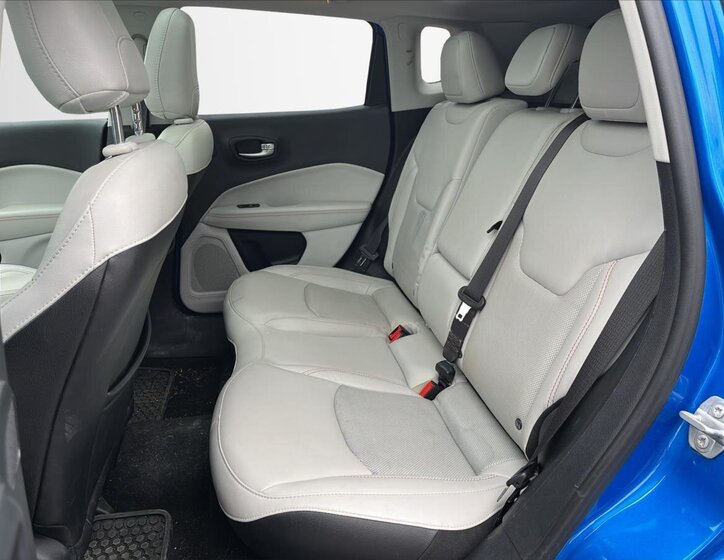 Jeep Compass SUV 1,4 l 125 kw