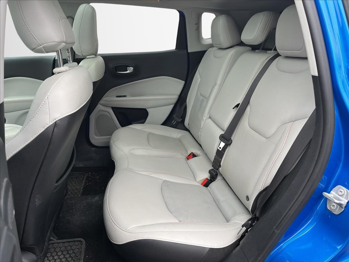 Jeep Compass SUV 1,4 l 125 kw