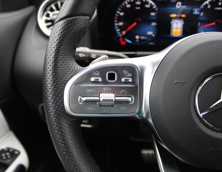 Mercedes-Benz GLA 16