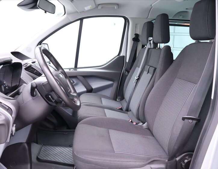 Ford Transit Custom 11