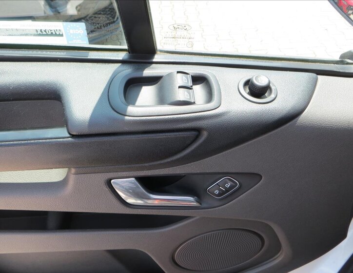 Ford Transit Custom 10