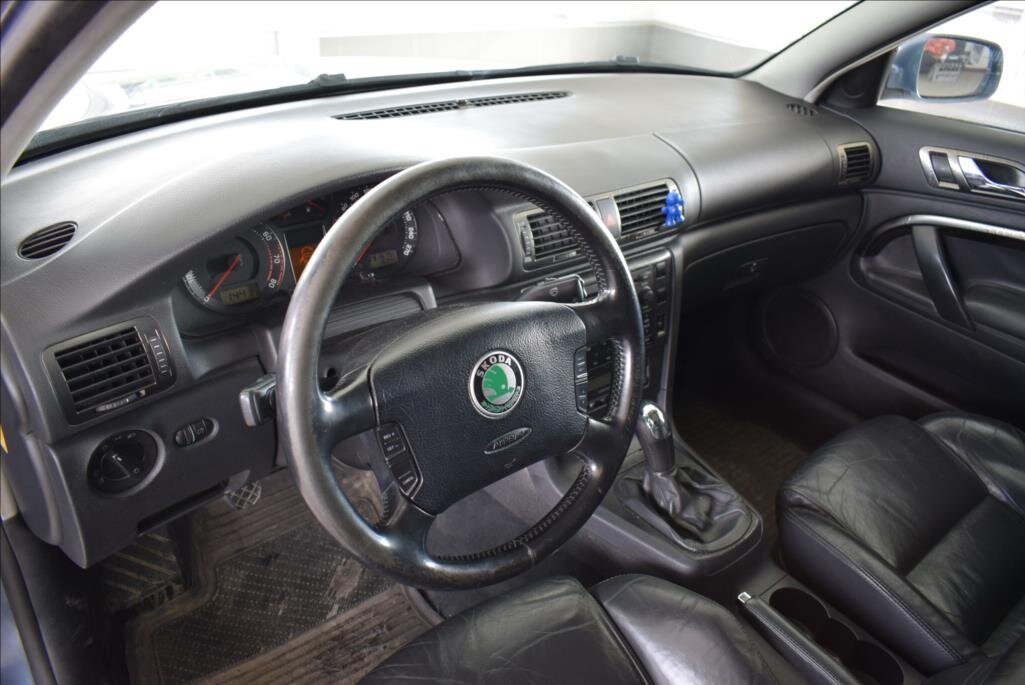 Škoda Superb Sedan / Limuzína 2,8 l 142 kw