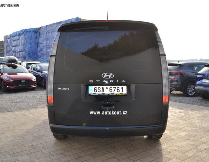 Hyundai Staria 4