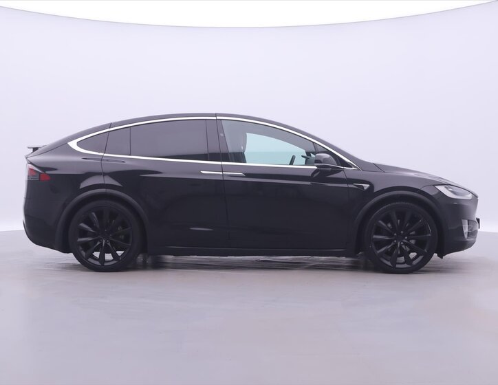 Tesla Model X 8
