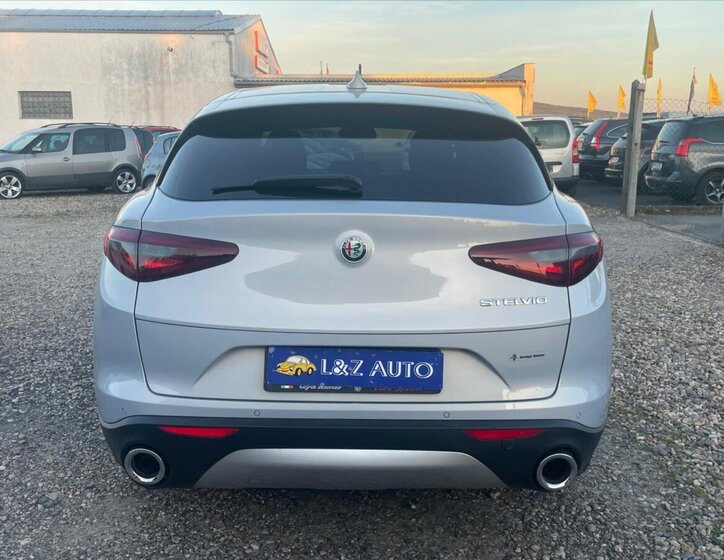 Alfa Romeo Stelvio SUV / Terénní 2,1 l 118 kw