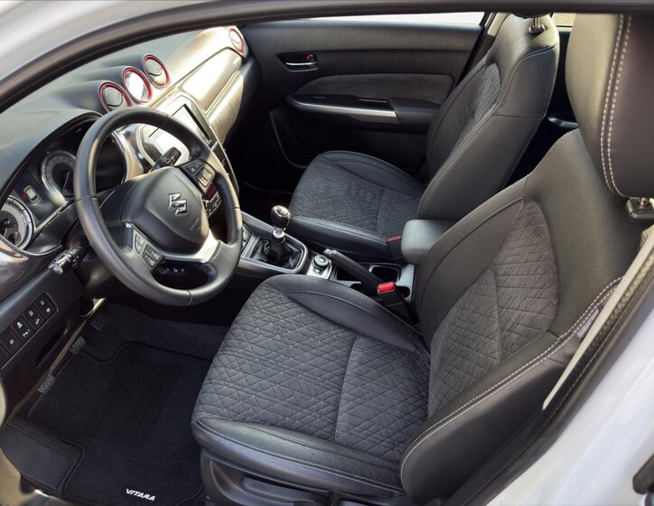 Suzuki Vitara SUV / Terénní 1,4 l 103 kw