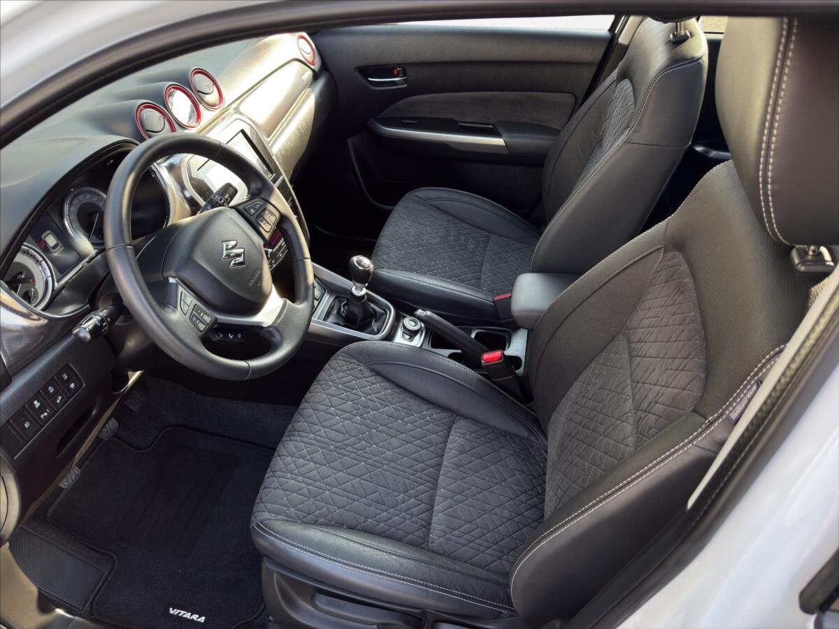 Suzuki Vitara SUV / Terénní 1,4 l 103 kw