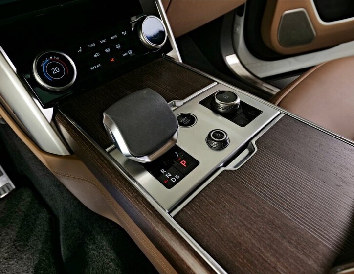 Land Rover Range Rover SUV 4,4 l 390 kw