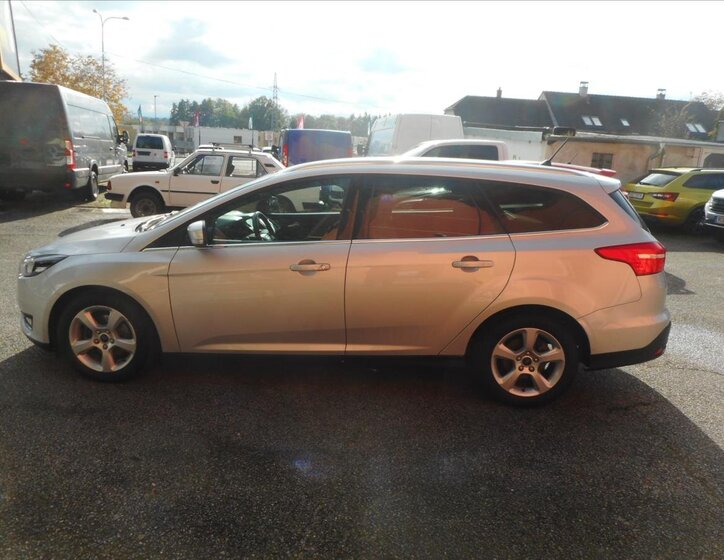 Ford Focus Kombi 999,0 92 kw