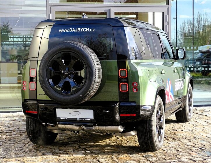 Land Rover Defender 3