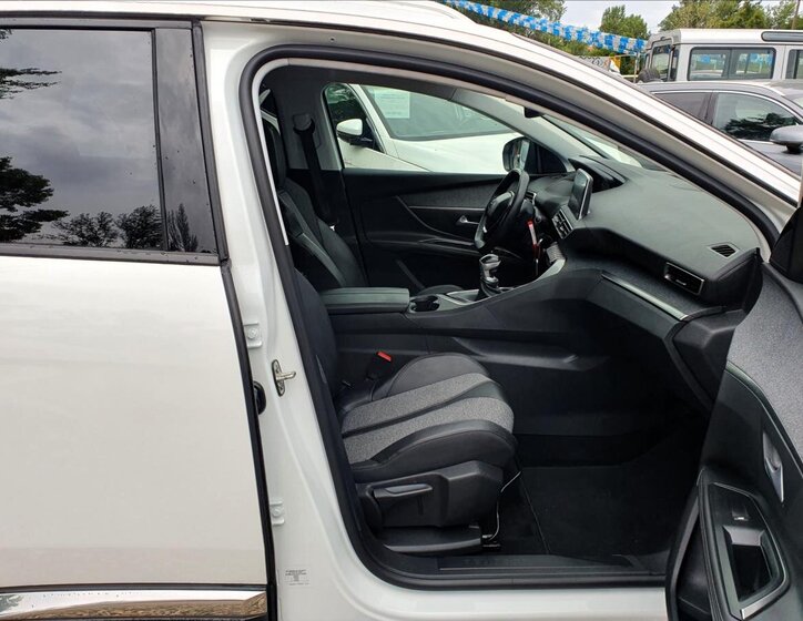 Peugeot 5008 SUV 2,0 l 110 kw