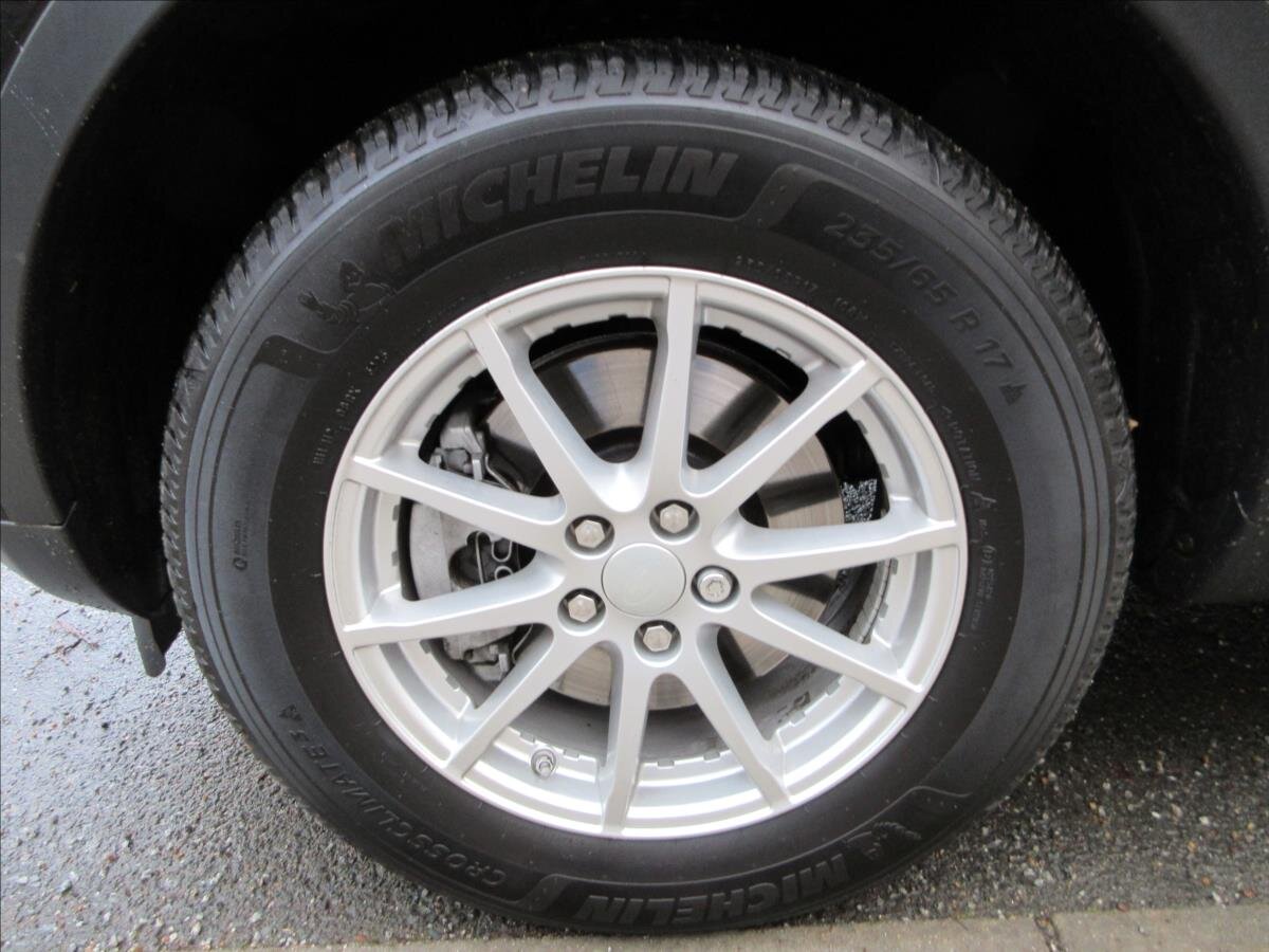 Land Rover Discovery Sport SUV 2,0 l 110 kw