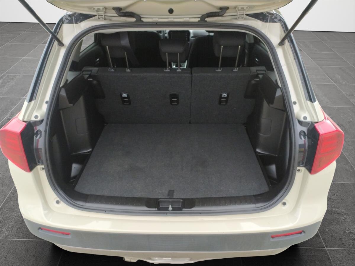 Suzuki Vitara SUV 998,0 82 kw