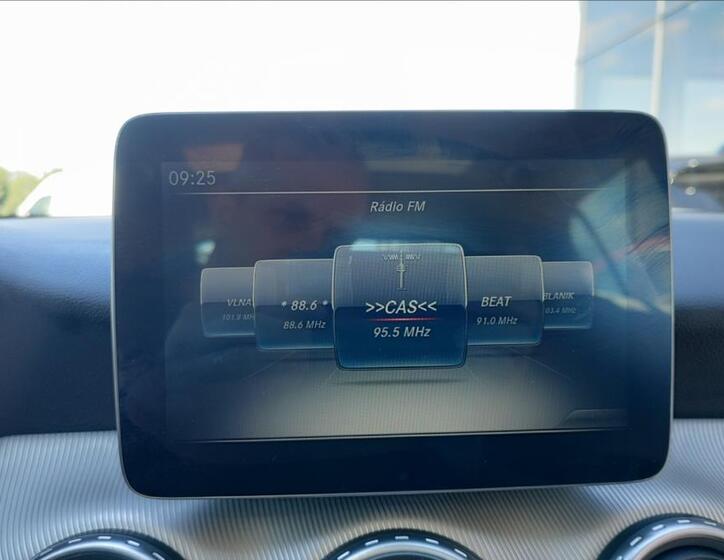 Mercedes-Benz GLA 11