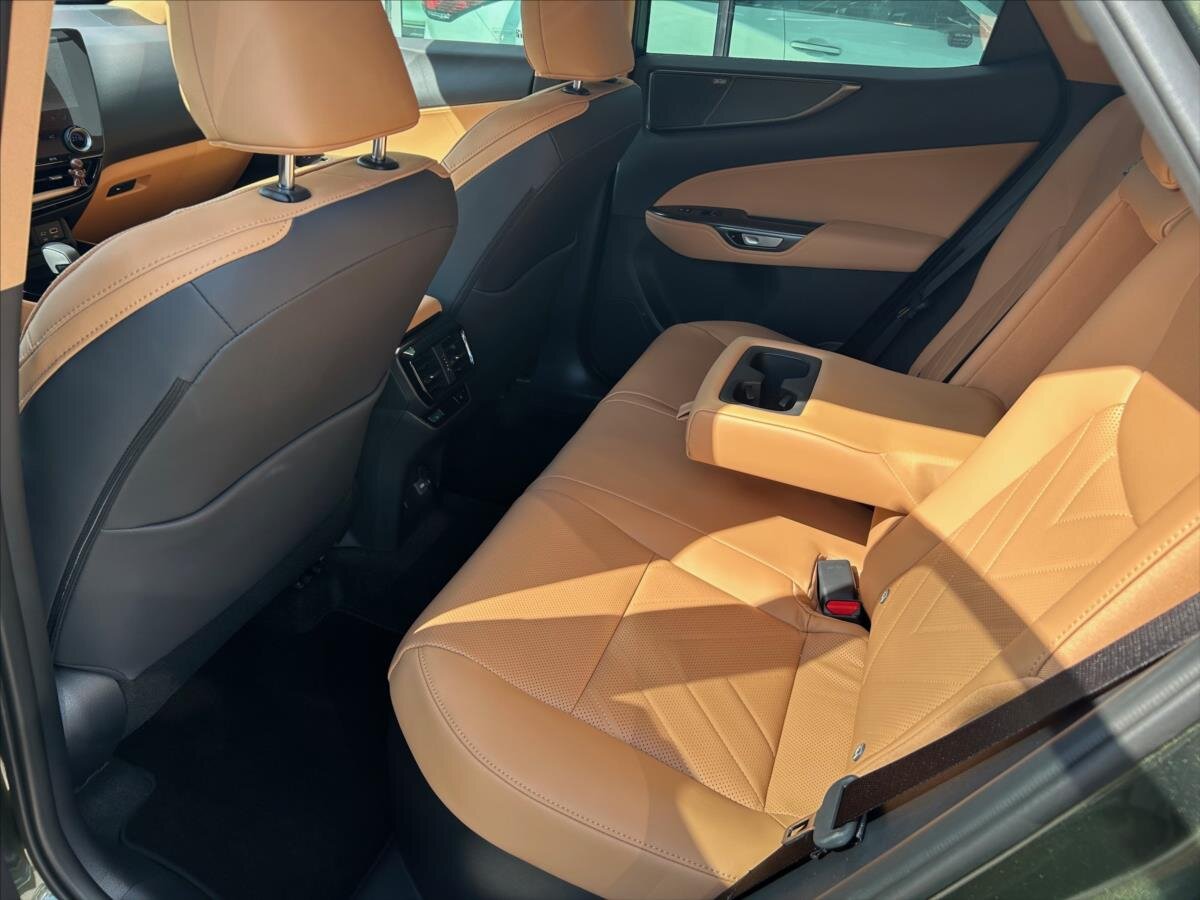 Lexus NX 350h SUV / Terénní 2,5 l 150 kw