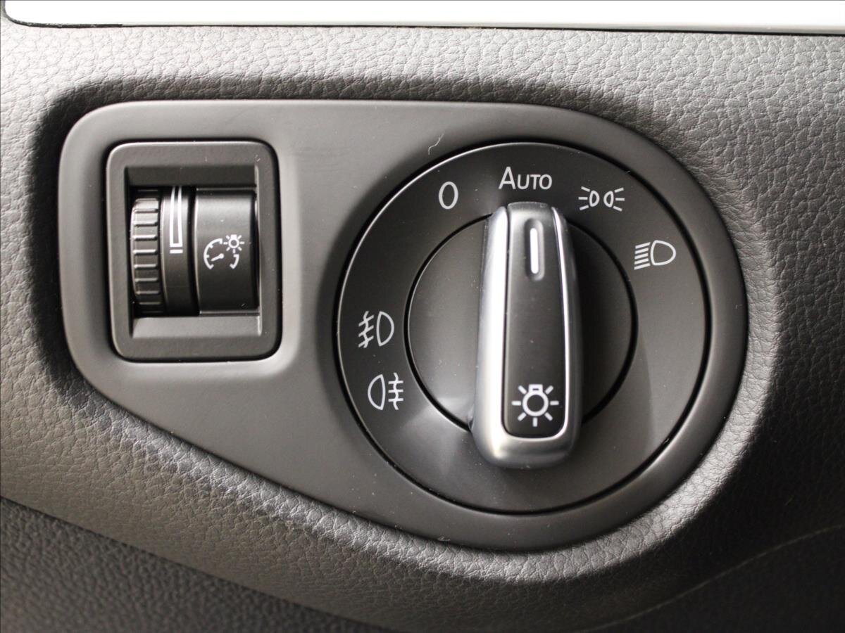 Volkswagen Sharan Kombi 2,0 l 103 kw