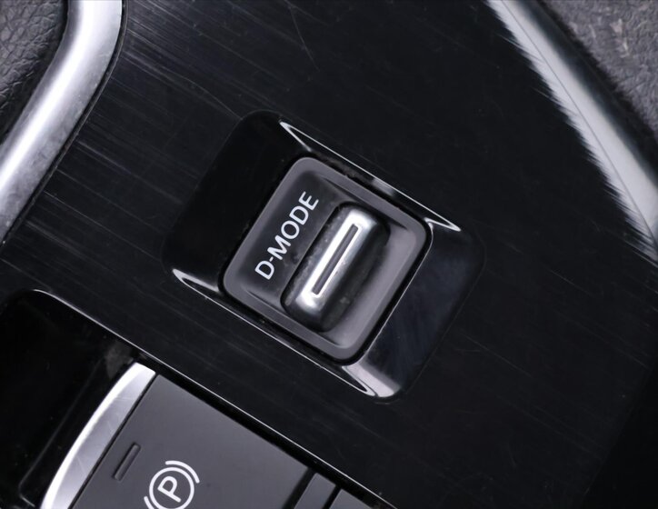 Nissan Qashqai SUV 1,3 l 103 kw