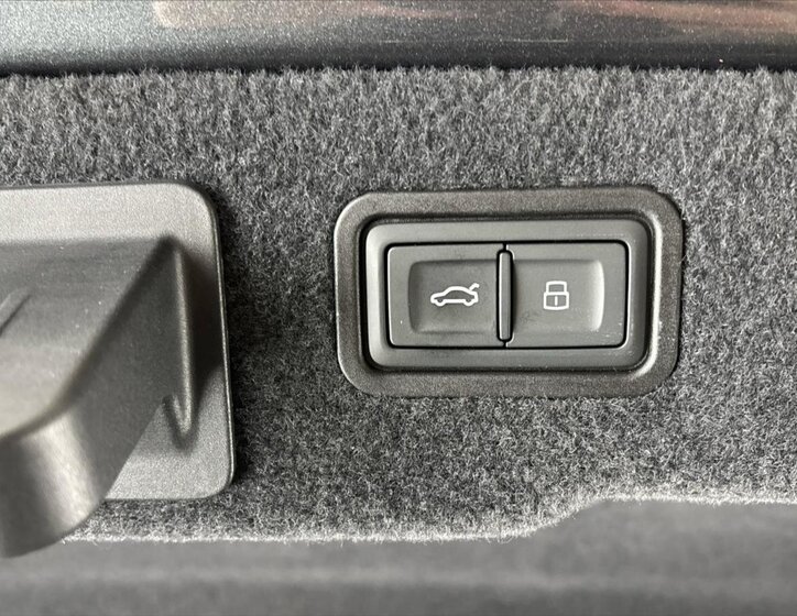 Audi S8 Sedan / Limuzína 4,0 l 420 kw