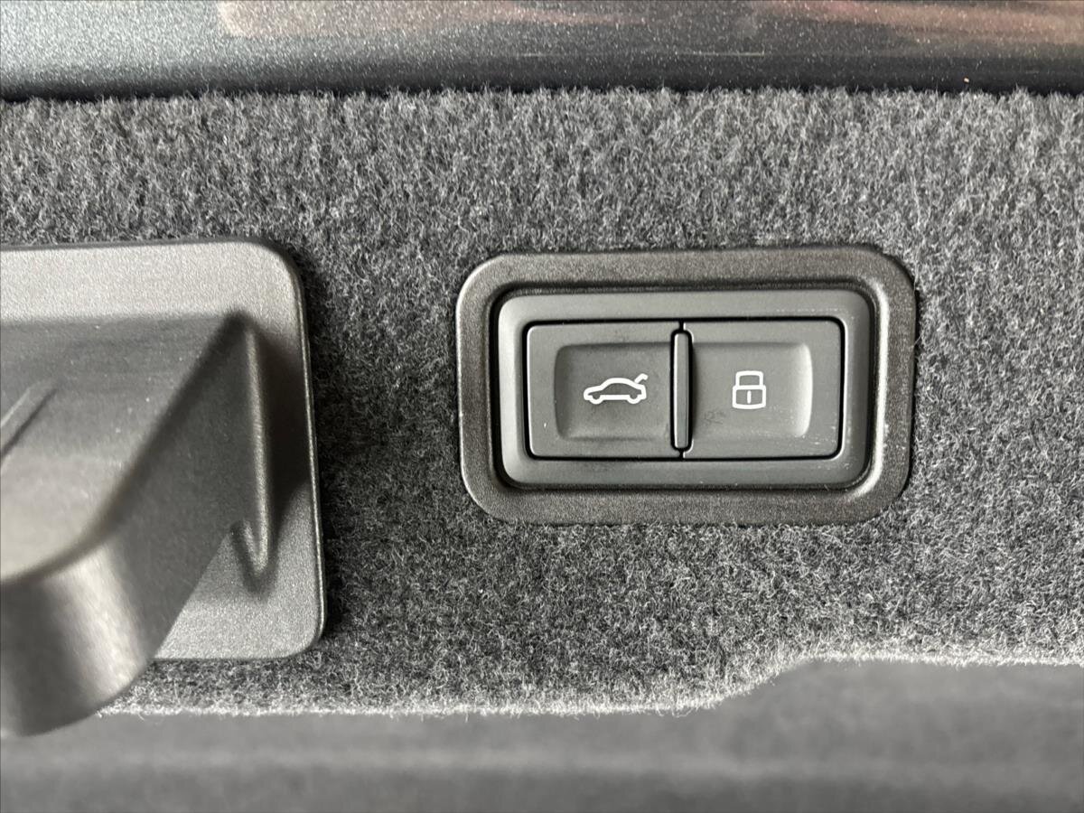 Audi S8 Sedan / Limuzína 4,0 l 420 kw