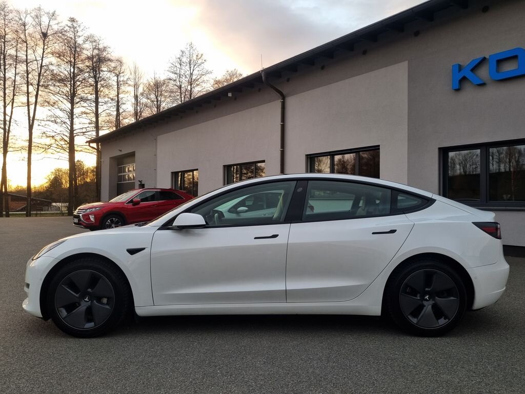Tesla Model 3 Sedan / Limuzína 0,0 355 kw