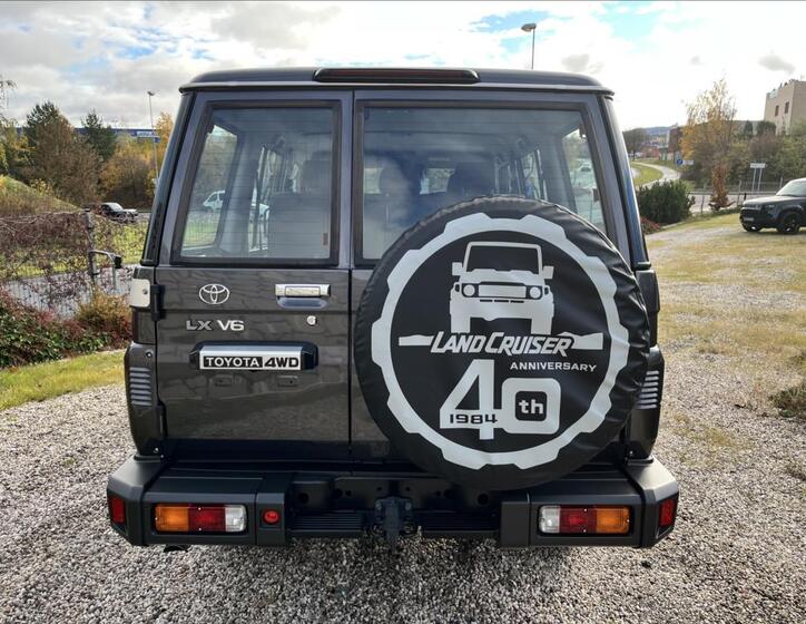 Toyota Land Cruiser 6