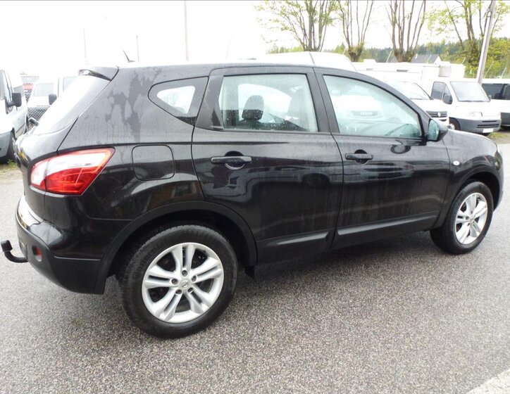 Nissan Qashqai SUV / Terénní 2,0 l 104 kw