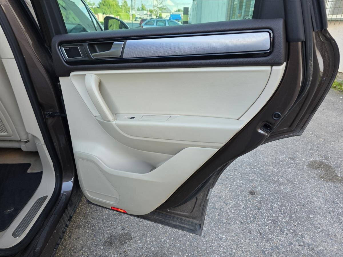 Volkswagen Touareg SUV / Terénní 4,1 l 250 kw