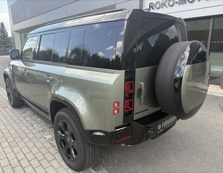 Land Rover Defender 10
