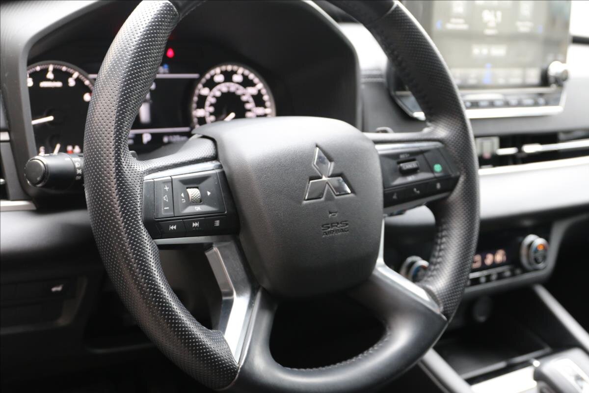 Mitsubishi Outlander SUV 2,4 l 162 kw