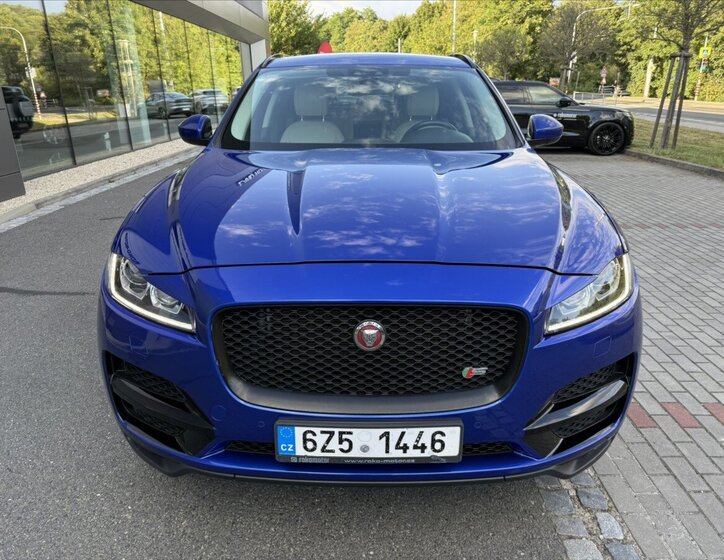 Jaguar F-Pace 3