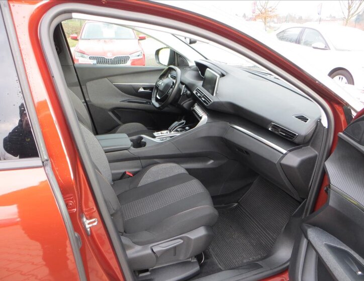 Peugeot 5008 MPV 1,2 l 96 kw