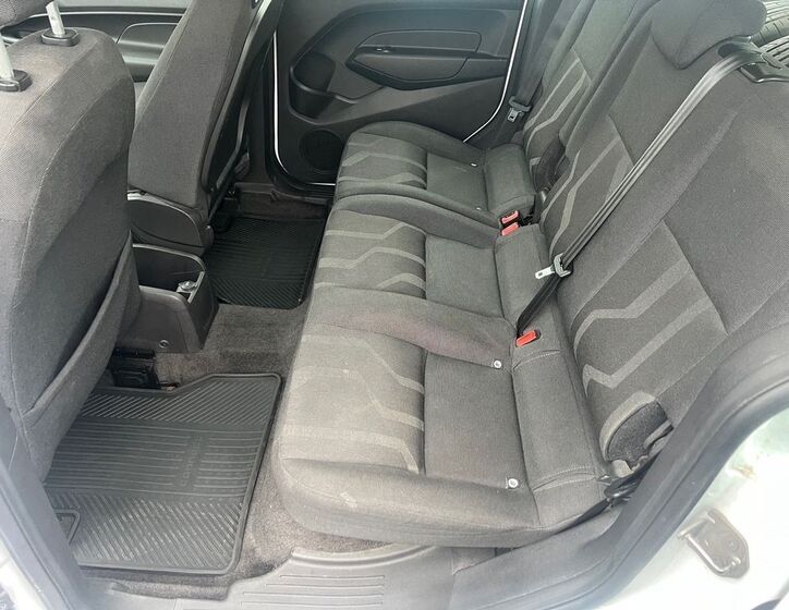 Ford Tourneo Connect 9