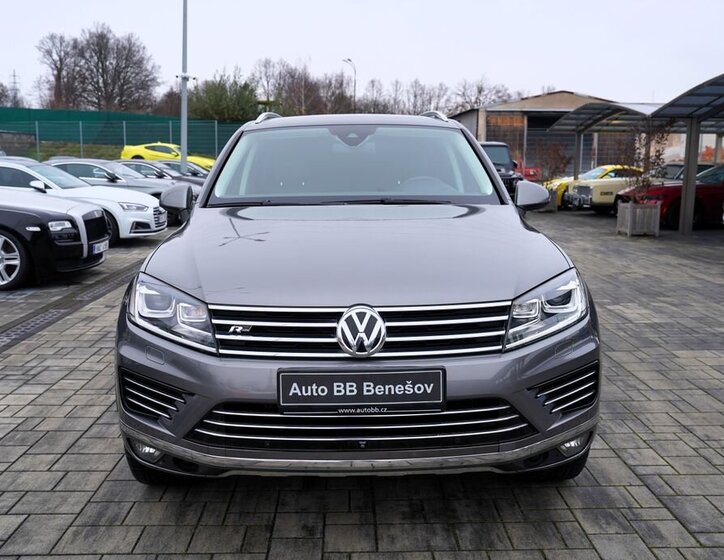 Volkswagen Touareg 1