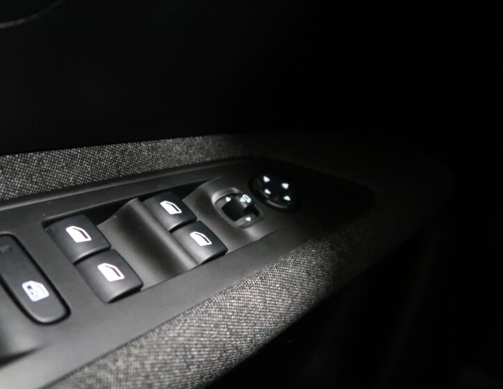 Peugeot 3008 MPV 1,2 l 96 kw