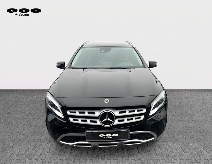 Mercedes-Benz GLA 8