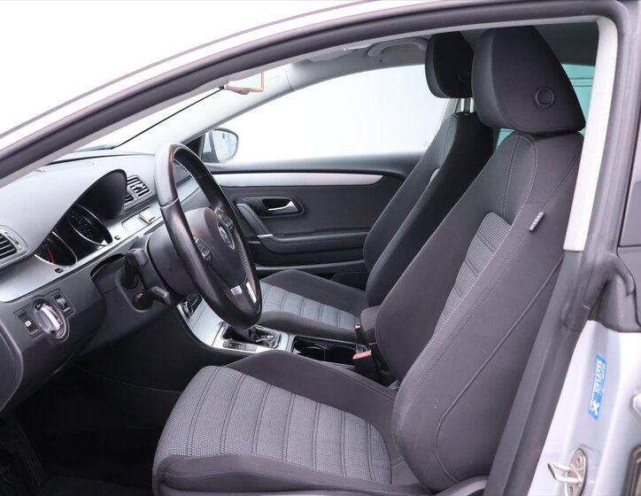 Volkswagen Passat CC 11