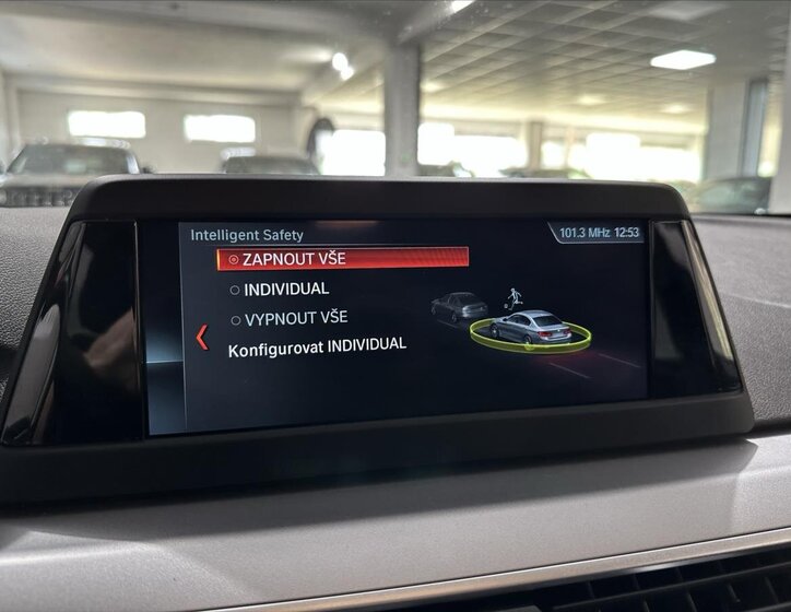 BMW Řada 5 Sedan / Limuzína 2,0 l 135 kw