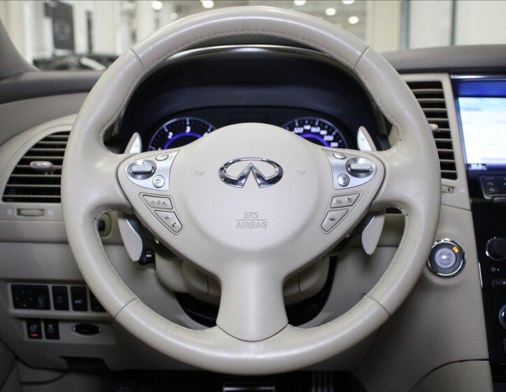 Infiniti QX70 SUV 3,0 l 175 kw