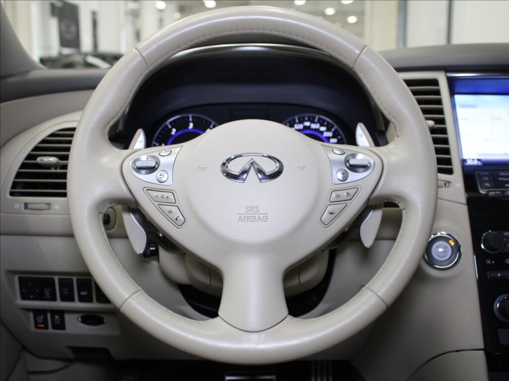 Infiniti QX70 SUV 3,0 l 175 kw