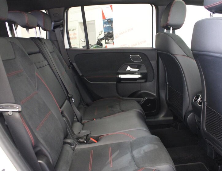 Mercedes-Benz GLB 13