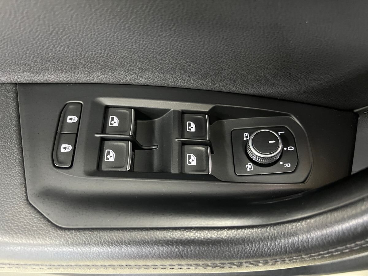 Volkswagen Touareg SUV / Terénní 3,0 l 210 kw
