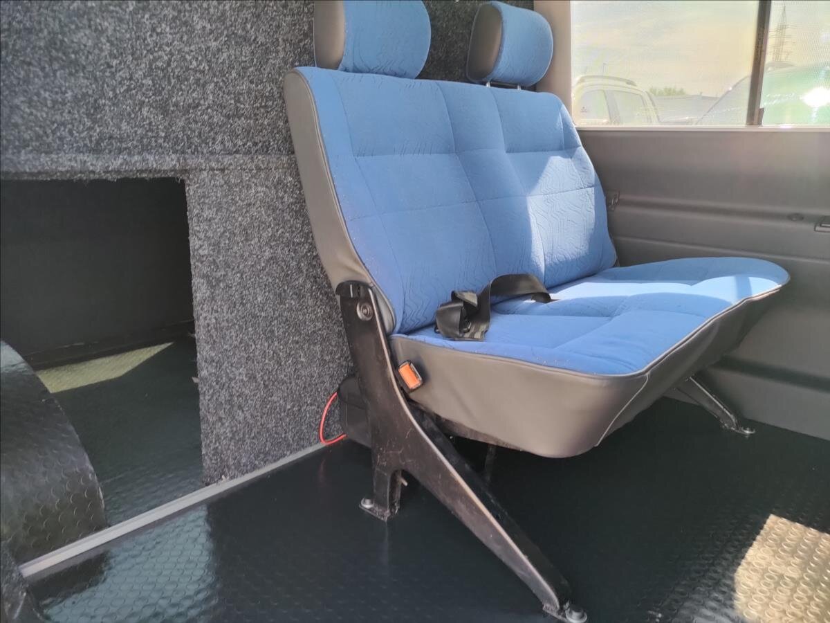 Volkswagen Transporter Kombi 2,5 l 75 kw