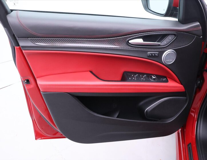 Alfa Romeo Stelvio SUV / Terénní 2,9 l 375 kw