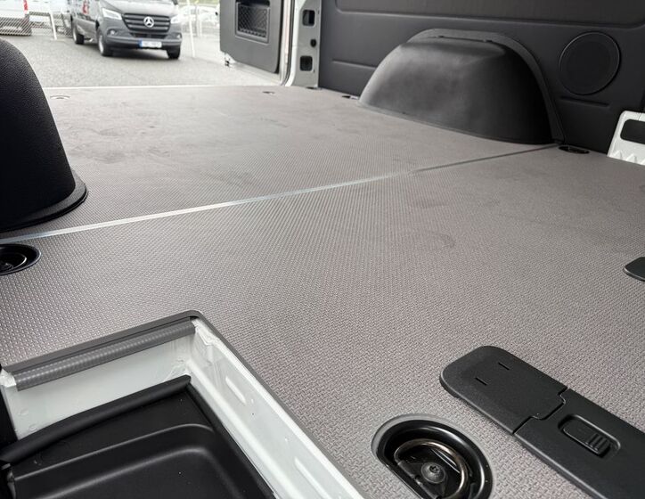 Mercedes-Benz Sprinter 9